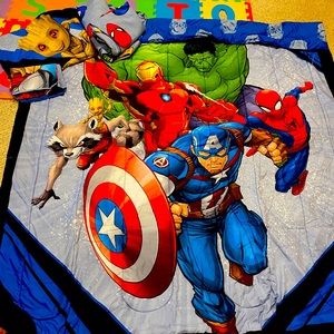 Marvel twin comfort & sheet set